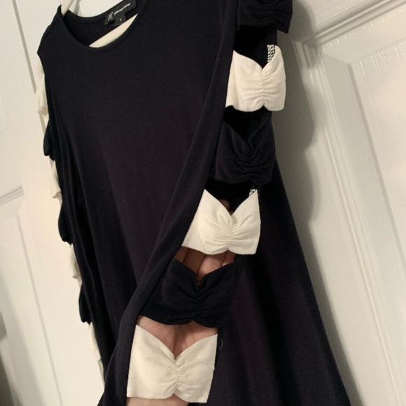 Black and white cold sleeve top. Size S. - Picture 2 of 4